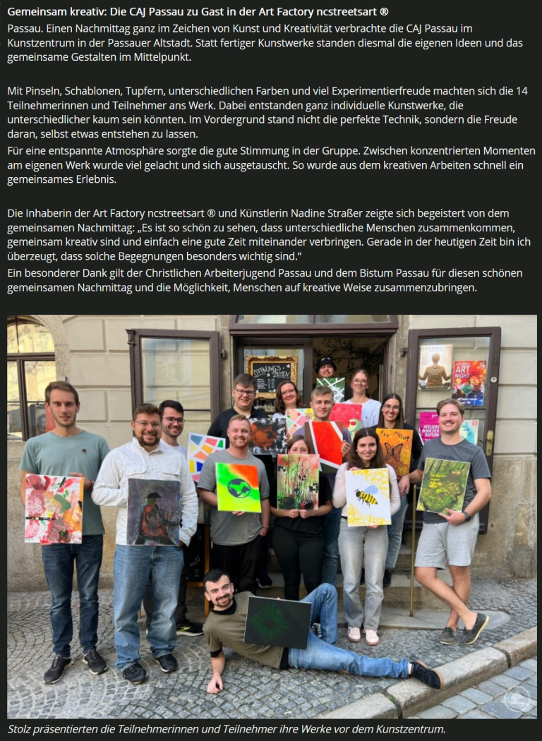 Art Factory ncstreetsart Person hält Bücher vor einem Fenster, umgeben von grünen Pflanzen.