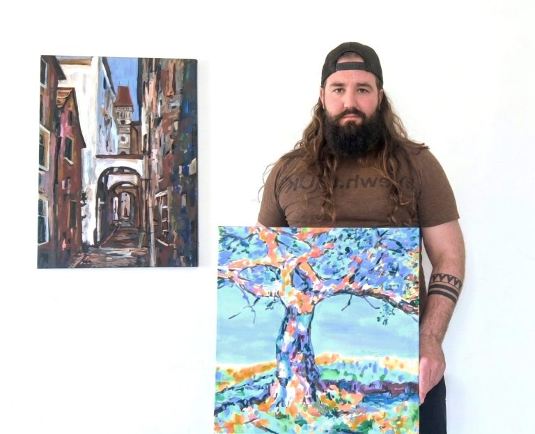 Der internationale Künstler Johannes Nathanael Straßer präsentiert zwei neue Gemälde in der Galerie.