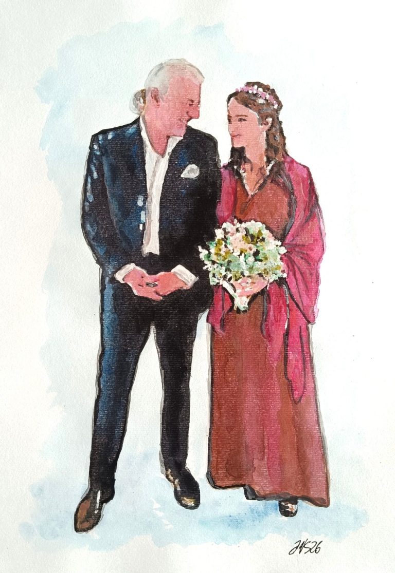 Auftragsbild Hochzeit Ein Paar in eleganter Kleidung, der Mann hält sich zurückhaltend, die Frau trägt einen Blumenstrauß.